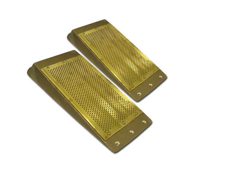 Positive Flow Rectangular Scoop Strainers with Surface Mount Screens